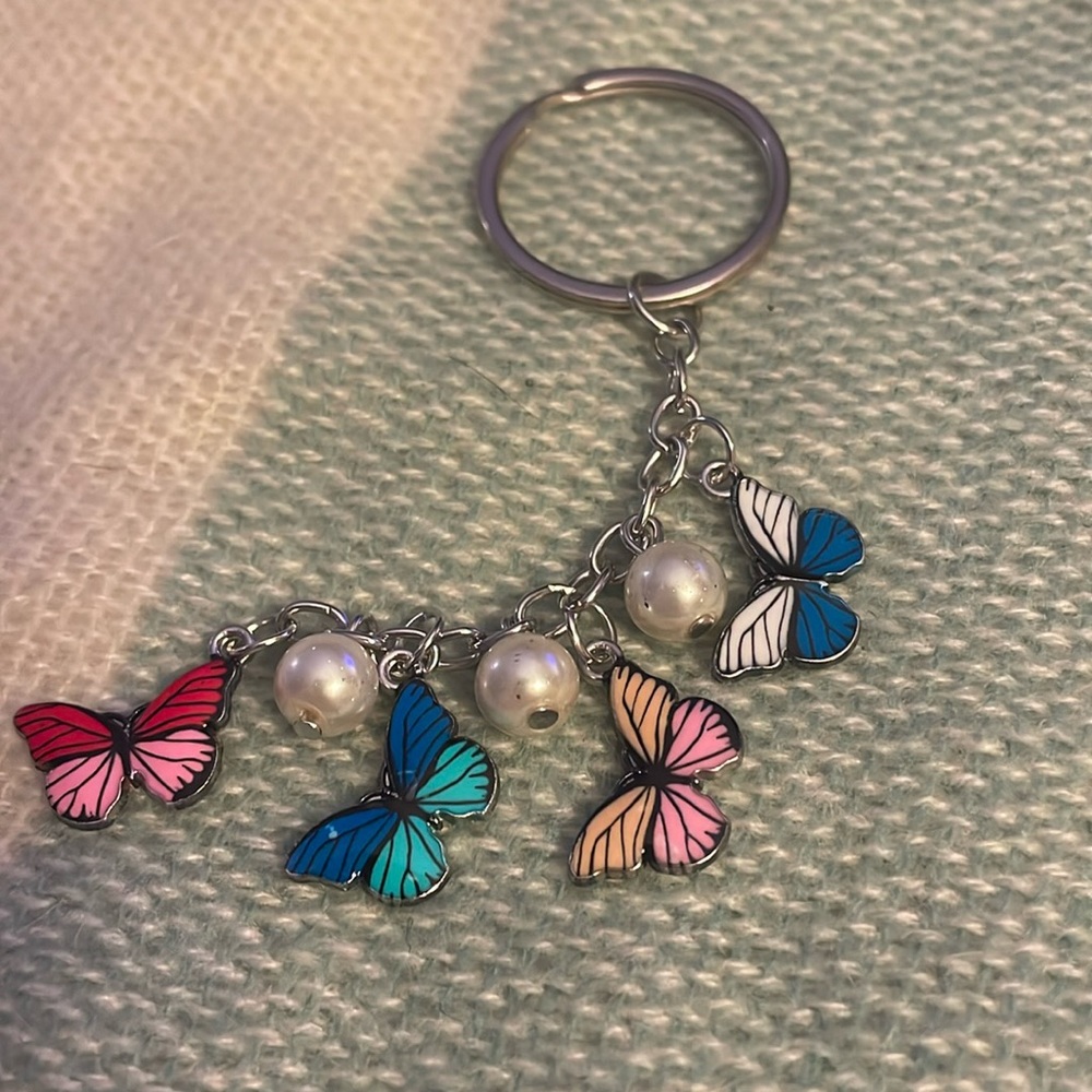 Dangle Butterfly and faux pearl key ring